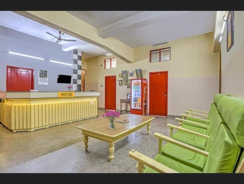 Ss Kkp Tourist Home Thiruvananthapuram Zewnętrze zdjęcie